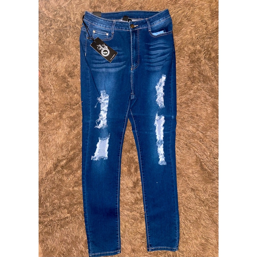 Distressed Skinny Jeans. Size 2X